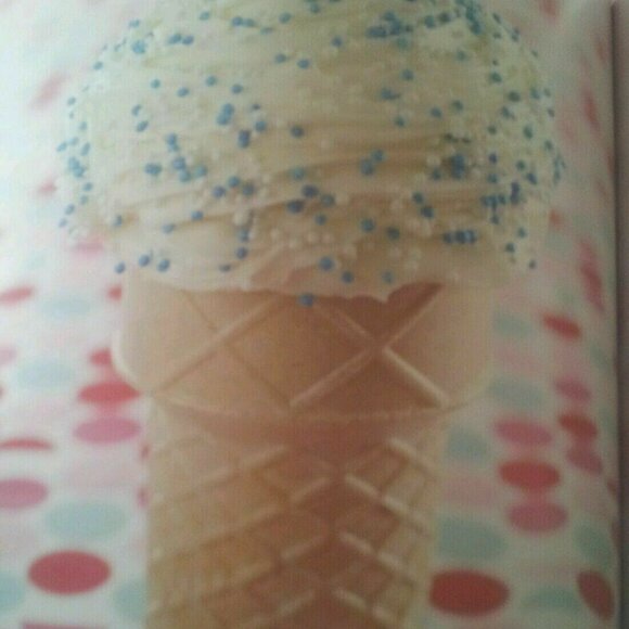 Leisure Arts Party Book Celebrating Cupcakes and Muffins by Michal Moses 2012 - Picture 4 of 7